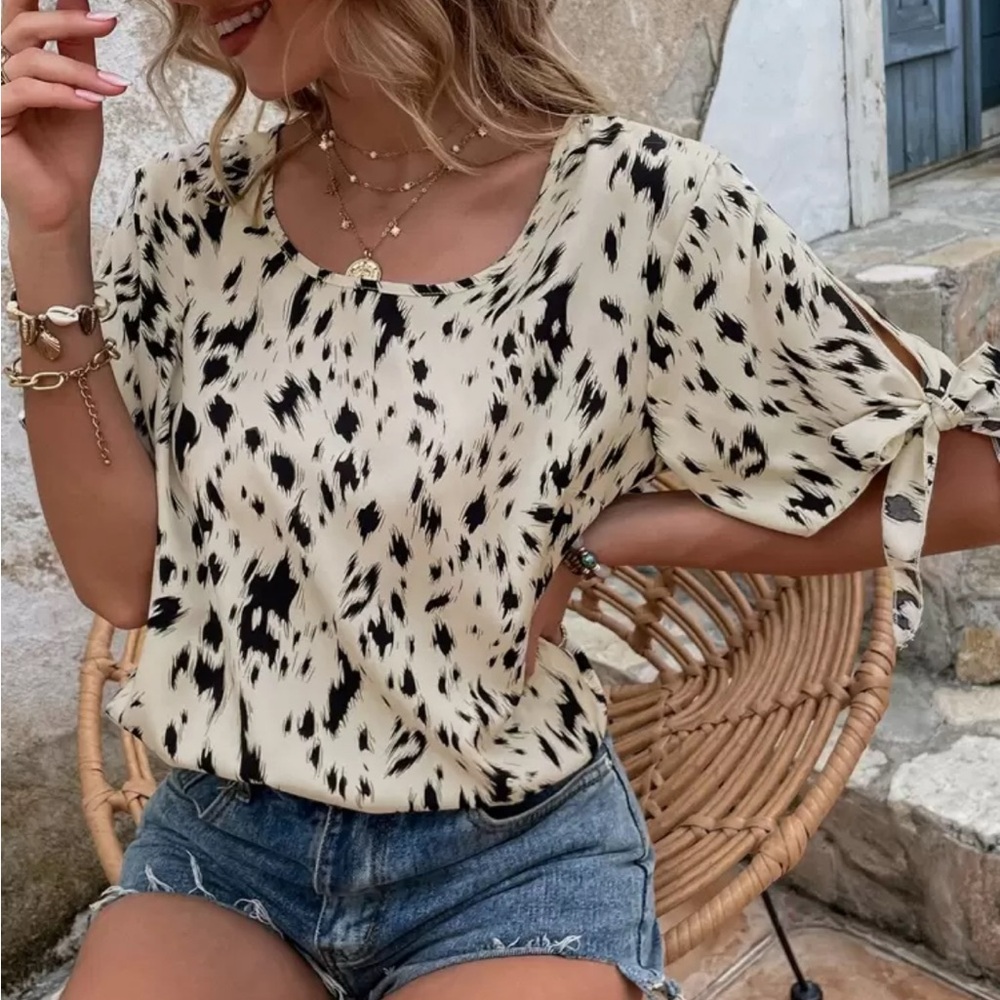 Black and Cream Patterned Short Sleeve Top